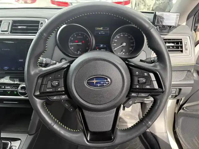 スバル アウトバック X－ブレイク 滋賀県 2020(令2)年 4.3万km クリスタルホワイトP 純正ナビ/（AM/FM/CD/DVD/フルセグTV/Bluetooth）/バックカメラ/前方ドライブレコーダー/前席シートヒーター/レーンキープアシスト/クルーズコントロール/ＬＥＤヘッドライト/ルーフレール/ビルトインＥＴＣ/純正アルミホイール