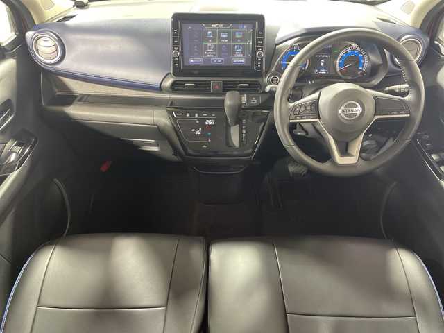 日産 デイズ ハイウェイスターX 神奈川県 2021(令3)年 1.5万km スパークリングレッド/ブラック 純正　SDナビ・8型 [MM312D-L]/（Bluetooth/DVD/CD/TV/AM/FM/USB）/アラウンドビューモニター/ETC/純正ドラレコ(前)/フロアマット/ステアリングスイッチ/デジタルインナーミラー/プッシュスタート/スマートキー/スペアキー/取扱説明書/保証書/LEDヘッドライト/オートライト/純正15インチAW/ドアバイザー/電動格納ミラー/エマージェンシーブレーキ/車線逸脱警報/速度標識/先行車お知らせ機能/道路標識表示/ふらつき警報/ヘッドライトレベライザー/合皮シートカバー