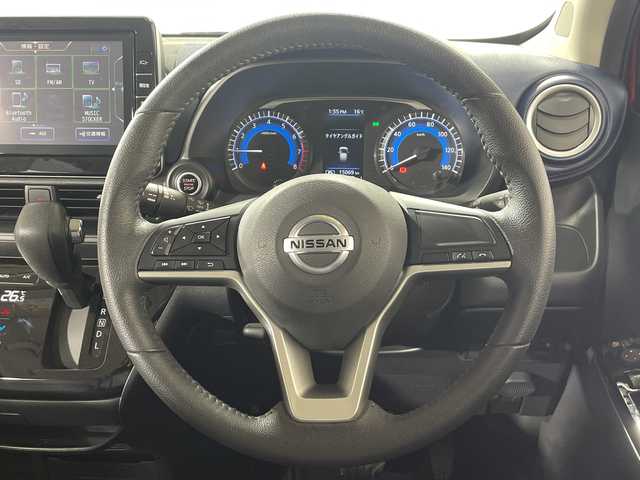 日産 デイズ ハイウェイスターX 神奈川県 2021(令3)年 1.5万km スパークリングレッド/ブラック 純正　SDナビ・8型 [MM312D-L]/（Bluetooth/DVD/CD/TV/AM/FM/USB）/アラウンドビューモニター/ETC/純正ドラレコ(前)/フロアマット/ステアリングスイッチ/デジタルインナーミラー/プッシュスタート/スマートキー/スペアキー/取扱説明書/保証書/LEDヘッドライト/オートライト/純正15インチAW/ドアバイザー/電動格納ミラー/エマージェンシーブレーキ/車線逸脱警報/速度標識/先行車お知らせ機能/道路標識表示/ふらつき警報/ヘッドライトレベライザー/合皮シートカバー