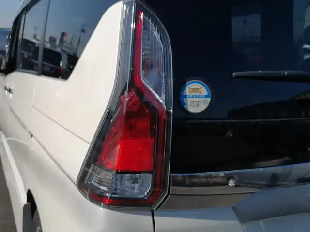 日産 セレナ ハイウェイスター プロパイロットED 茨城県 2017(平29)年 8万km ブリリアントホワイトパール 純正ナビ/【iPod・SD・AM・FM・TV・ウォークマン・USB・BT・CD・DVD・Blu-ray・HDMI・VTR・AUX】/プロパイロット/フリップダウンモニター/レーダークルコン/Bカメラ/ETC/前後ドラレコ/前後コーナーセンサー/両側パワスラ/ブレーキホールド/フロアマット/純正アルミホイール