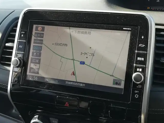 日産 セレナ ハイウェイスター プロパイロットED 茨城県 2017(平29)年 8万km ブリリアントホワイトパール 純正ナビ/【iPod・SD・AM・FM・TV・ウォークマン・USB・BT・CD・DVD・Blu-ray・HDMI・VTR・AUX】/プロパイロット/フリップダウンモニター/レーダークルコン/Bカメラ/ETC/前後ドラレコ/前後コーナーセンサー/両側パワスラ/ブレーキホールド/フロアマット/純正アルミホイール