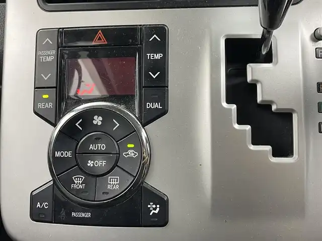 トヨタ ヴォクシー ZS 煌 愛知県 2011(平23)年 13.8万km ブラック ナビＮＨＤＴ－Ｗ６０Ｇ　/バックカメラ　/ＥＴＣ　/ＨＩＤライト　/両側パワスラ　/前後ドラレコ　/プッシュスタート　/ワンセグＴＶ　/アルミホイール　/スマートキー　/フロアマット　/オートエアコン　/電格ミラー　/フォグ
