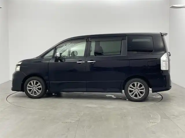 トヨタ ヴォクシー ZS 煌 愛知県 2011(平23)年 13.8万km ブラック ナビＮＨＤＴ－Ｗ６０Ｇ　/バックカメラ　/ＥＴＣ　/ＨＩＤライト　/両側パワスラ　/前後ドラレコ　/プッシュスタート　/ワンセグＴＶ　/アルミホイール　/スマートキー　/フロアマット　/オートエアコン　/電格ミラー　/フォグ
