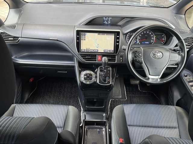 トヨタ ヴォクシー ZS 煌Ⅱ 静岡県 2017(平29)年 8.8万km ブラック 【安全装備】/トヨタセーフティセンス/プリクラッシュセーフティ/（レーザーレーダー・単眼カメラ方式）/（自車車速約30km/hから80km/h間：ブレーキアシスト機能発動）/（自車車速約10km/hから80km/h間踏力無時：約30km/h減速）/レーンディパーチャーアラート/（作動車速50km/h以上時）/オートマチックハイビーム/（作動車速30km/h以上時）/先行車発進お知らせ機能/【主要装備】/純正ナビ　/バックカメラ　/フルセグテレビ　/両側パワースライドドア　/ステアリングスイッチ　/ビルトインＥＴＣ　/プッシュスタート　/スマートキー　/スペアキー有り　/ドライブレコーダー