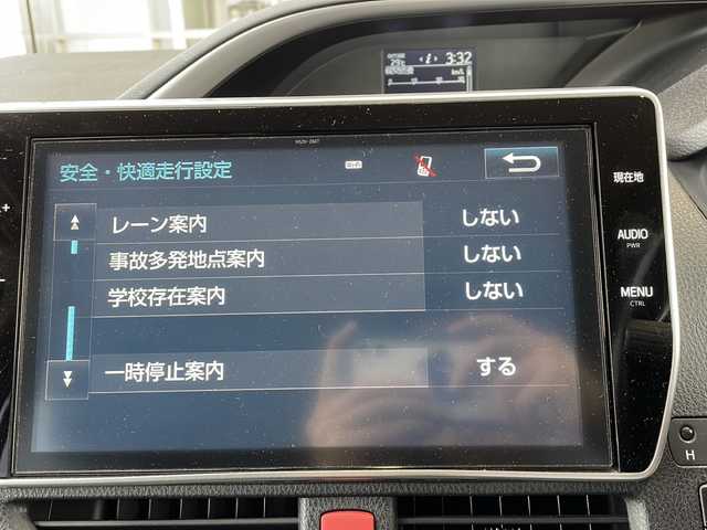 トヨタ ヴォクシー ZS 煌Ⅱ 静岡県 2017(平29)年 8.8万km ブラック 【安全装備】/トヨタセーフティセンス/プリクラッシュセーフティ/（レーザーレーダー・単眼カメラ方式）/（自車車速約30km/hから80km/h間：ブレーキアシスト機能発動）/（自車車速約10km/hから80km/h間踏力無時：約30km/h減速）/レーンディパーチャーアラート/（作動車速50km/h以上時）/オートマチックハイビーム/（作動車速30km/h以上時）/先行車発進お知らせ機能/【主要装備】/純正ナビ　/バックカメラ　/フルセグテレビ　/両側パワースライドドア　/ステアリングスイッチ　/ビルトインＥＴＣ　/プッシュスタート　/スマートキー　/スペアキー有り　/ドライブレコーダー