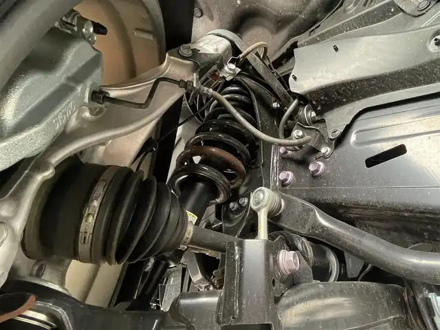 トヨタ ランドクルーザー ２５０ GX 滋賀県 2025(令7)年 0.3万km スーパーホワイトⅡ ディーゼル/4WD(F4)/8インチ純正ナビ/(FM/AM/フルセグ/Bluetooth/HDMI)/パノラミックビューモニター/バックカメラ/ETC/ＴｏｙｏｔaＳａｆｅｔｙＳｅｎｓｅ/・プリクラッシュブレーキアシスト	/・レーンキープアシスト	/・レーダークルーズコントロール/・プロアクティブドライビングアシスト（ＰＤＡ）/・ブラインドスポットモニター（ＢＳＭ）/・安心降車アシスト（ＳＥＡ）/・パーキングサポートブレーキ（前後方静止物）/・パーキングサポートブレーキ（後方接近車両）/・標識検知機能	/電動格納ミラー/電動パーキング/ブレーキホールド/ステアリングスイッチ/オートライト/LEDヘッドライト/フロントフォグ/リアフォグ/オートハイビーム/ヘッドライトウォッシャー/フルオートエアコン/プッシュスタート/スマートキー/タイプC/USBポート/ドライブモードセレクト