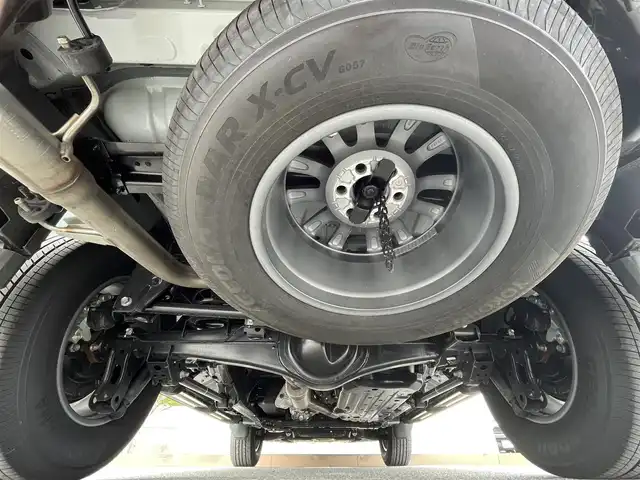 トヨタ ランドクルーザー ２５０ GX 滋賀県 2025(令7)年 0.3万km スーパーホワイトⅡ ディーゼル/4WD(F4)/8インチ純正ナビ/(FM/AM/フルセグ/Bluetooth/HDMI)/パノラミックビューモニター/バックカメラ/ETC/ＴｏｙｏｔaＳａｆｅｔｙＳｅｎｓｅ/・プリクラッシュブレーキアシスト	/・レーンキープアシスト	/・レーダークルーズコントロール/・プロアクティブドライビングアシスト（ＰＤＡ）/・ブラインドスポットモニター（ＢＳＭ）/・安心降車アシスト（ＳＥＡ）/・パーキングサポートブレーキ（前後方静止物）/・パーキングサポートブレーキ（後方接近車両）/・標識検知機能	/電動格納ミラー/電動パーキング/ブレーキホールド/ステアリングスイッチ/オートライト/LEDヘッドライト/フロントフォグ/リアフォグ/オートハイビーム/ヘッドライトウォッシャー/フルオートエアコン/プッシュスタート/スマートキー/タイプC/USBポート/ドライブモードセレクト