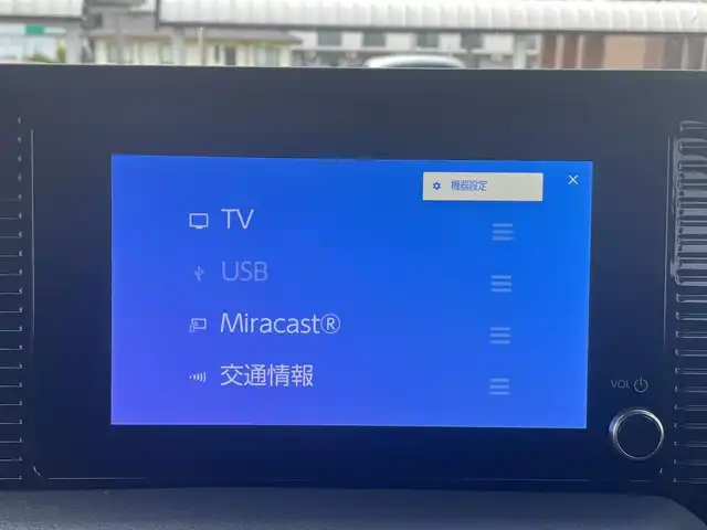 トヨタ ランドクルーザー ２５０ GX 滋賀県 2025(令7)年 0.3万km スーパーホワイトⅡ ディーゼル/4WD(F4)/8インチ純正ナビ/(FM/AM/フルセグ/Bluetooth/HDMI)/パノラミックビューモニター/バックカメラ/ETC/ＴｏｙｏｔaＳａｆｅｔｙＳｅｎｓｅ/・プリクラッシュブレーキアシスト	/・レーンキープアシスト	/・レーダークルーズコントロール/・プロアクティブドライビングアシスト（ＰＤＡ）/・ブラインドスポットモニター（ＢＳＭ）/・安心降車アシスト（ＳＥＡ）/・パーキングサポートブレーキ（前後方静止物）/・パーキングサポートブレーキ（後方接近車両）/・標識検知機能	/電動格納ミラー/電動パーキング/ブレーキホールド/ステアリングスイッチ/オートライト/LEDヘッドライト/フロントフォグ/リアフォグ/オートハイビーム/ヘッドライトウォッシャー/フルオートエアコン/プッシュスタート/スマートキー/タイプC/USBポート/ドライブモードセレクト