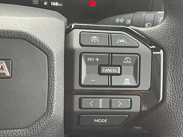 トヨタ ランドクルーザー ２５０ GX 滋賀県 2025(令7)年 0.3万km スーパーホワイトⅡ ディーゼル/4WD(F4)/8インチ純正ナビ/(FM/AM/フルセグ/Bluetooth/HDMI)/パノラミックビューモニター/バックカメラ/ETC/ＴｏｙｏｔaＳａｆｅｔｙＳｅｎｓｅ/・プリクラッシュブレーキアシスト	/・レーンキープアシスト	/・レーダークルーズコントロール/・プロアクティブドライビングアシスト（ＰＤＡ）/・ブラインドスポットモニター（ＢＳＭ）/・安心降車アシスト（ＳＥＡ）/・パーキングサポートブレーキ（前後方静止物）/・パーキングサポートブレーキ（後方接近車両）/・標識検知機能	/電動格納ミラー/電動パーキング/ブレーキホールド/ステアリングスイッチ/オートライト/LEDヘッドライト/フロントフォグ/リアフォグ/オートハイビーム/ヘッドライトウォッシャー/フルオートエアコン/プッシュスタート/スマートキー/タイプC/USBポート/ドライブモードセレクト