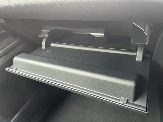 トヨタ ランドクルーザー ２５０ GX 滋賀県 2025(令7)年 0.3万km スーパーホワイトⅡ ディーゼル/4WD(F4)/8インチ純正ナビ/(FM/AM/フルセグ/Bluetooth/HDMI)/パノラミックビューモニター/バックカメラ/ETC/ＴｏｙｏｔaＳａｆｅｔｙＳｅｎｓｅ/・プリクラッシュブレーキアシスト	/・レーンキープアシスト	/・レーダークルーズコントロール/・プロアクティブドライビングアシスト（ＰＤＡ）/・ブラインドスポットモニター（ＢＳＭ）/・安心降車アシスト（ＳＥＡ）/・パーキングサポートブレーキ（前後方静止物）/・パーキングサポートブレーキ（後方接近車両）/・標識検知機能	/電動格納ミラー/電動パーキング/ブレーキホールド/ステアリングスイッチ/オートライト/LEDヘッドライト/フロントフォグ/リアフォグ/オートハイビーム/ヘッドライトウォッシャー/フルオートエアコン/プッシュスタート/スマートキー/タイプC/USBポート/ドライブモードセレクト