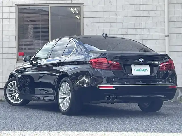 ＢＭＷ ５２３ｉ ラグジュアリー 福岡県 2013(平25)年 5.1万km サファイアブラックP 純正HDDナビ/　(AM/FM/CD/DVD/Bluetooth/ワンセグTV)/バックカメラ/黒レザーシート/インテリジェントセーフティ/レーンディパーチャーウォーニング/クルーズコントロール/パーキングディスタンスコントロール/横滑り防止/ドライビングパフォーマンスコントロール/オートマチックホールド/パーキングブレーキ/コムテック前方ドライブレコーダー【HDR-251GH】/革巻きステアリング/ステアリングスイッチ/シートヒーター付きパワーシート(D/N)/社外フロアマット/アクセサリーソケット/ISOFIX/保証書/取扱説明書/ナビ取扱説明書
