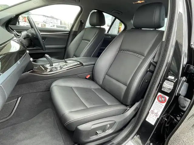 ＢＭＷ ５２３ｉ ラグジュアリー 福岡県 2013(平25)年 5.1万km サファイアブラックP 純正HDDナビ/　(AM/FM/CD/DVD/Bluetooth/ワンセグTV)/バックカメラ/黒レザーシート/インテリジェントセーフティ/レーンディパーチャーウォーニング/クルーズコントロール/パーキングディスタンスコントロール/横滑り防止/ドライビングパフォーマンスコントロール/オートマチックホールド/パーキングブレーキ/コムテック前方ドライブレコーダー【HDR-251GH】/革巻きステアリング/ステアリングスイッチ/シートヒーター付きパワーシート(D/N)/社外フロアマット/アクセサリーソケット/ISOFIX/保証書/取扱説明書/ナビ取扱説明書