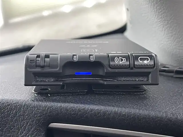 トヨタ シエンタ ハイブリッド G 福島県 2022(令4)年 3.2万km ブラックマイカ トヨタセーフティセンス/・衝突軽減ブレーキ　/・車線逸脱警報装置　/・オートハイビーム　/・ふらつき警報　/純正ナビゲーション/・型式：AVIC-R2503/・Bluetooth/TV/CD/DVD/AM・FM/CD/DVD/・バックカメラ/・ETC/前方ドライブレコーダー/革巻きステアリング/・ステアリングスイッチ/両側パワースライドドア/プッシュスタート/・スマートキー/LEDライト/・オートライト/・ヘッドライトリベライザー/電動格納ミラー/純正フロアマット