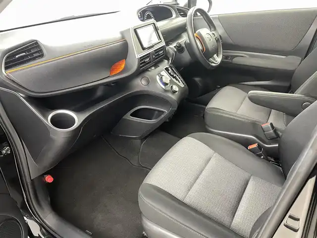 トヨタ シエンタ ハイブリッド G 福島県 2022(令4)年 3.2万km ブラックマイカ トヨタセーフティセンス/・衝突軽減ブレーキ　/・車線逸脱警報装置　/・オートハイビーム　/・ふらつき警報　/純正ナビゲーション/・型式：AVIC-R2503/・Bluetooth/TV/CD/DVD/AM・FM/CD/DVD/・バックカメラ/・ETC/前方ドライブレコーダー/革巻きステアリング/・ステアリングスイッチ/両側パワースライドドア/プッシュスタート/・スマートキー/LEDライト/・オートライト/・ヘッドライトリベライザー/電動格納ミラー/純正フロアマット