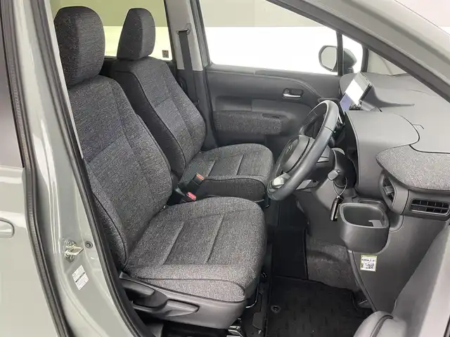 トヨタ シエンタ ハイブリッド Z 愛知県 2023(令5)年 4万km アーバンカーキ 純正１０．５型ＤＡナビ　全方位カメラ　シートヒーター　ハンドルヒーター　リアサーキュレーター　両側パワスラ　前後ドラレコ　セーフティセンス　衝突軽減　追従クルコン　Ａ１００Ｖ電源　ＥＴＣ２．０　禁煙車