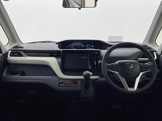 スズキ ソリオ HV MZ 秋田県 2024(令6)年 0.1万km未満 キャラバンアイボリーパールM / ガンメタリック2トーン 4WD/スズキセーフティサポート/両側パワースライドドア/レーダークルーズコントロール/ステアリングスイッチ/革巻きハンドル/USB/前席シートヒーター/電動格納ミラー/ヘッドアップディスプレイ（HUD）/純正フロアマット/純正15インチアルミホイール/コーナーセンサー/LEDヘッドライト/フォグランプ/オートライト/スマートキー/スペアキー