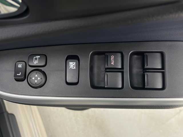 スズキ ソリオ HV MZ 秋田県 2024(令6)年 0.1万km未満 キャラバンアイボリーパールM / ガンメタリック2トーン 4WD/スズキセーフティサポート/両側パワースライドドア/レーダークルーズコントロール/ステアリングスイッチ/革巻きハンドル/USB/前席シートヒーター/電動格納ミラー/ヘッドアップディスプレイ（HUD）/純正フロアマット/純正15インチアルミホイール/コーナーセンサー/LEDヘッドライト/フォグランプ/オートライト/スマートキー/スペアキー