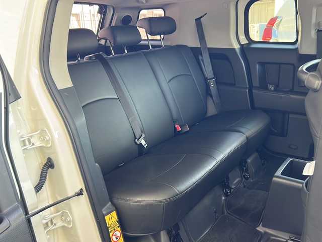 トヨタ ＦＪクルーザー 神奈川県 2016(平28)年 4.6万km ホワイト 純正ディーラーナビ(CD/SD/BT/フルセグTV)/バックカメラ/Weds17ンチアルミ(KEELER FORCE)/BajaRackルーフラック/YAKIMAサイクルラック/リモコンキー/クルーズコントロール/パーキングセンサー/横滑り防止装置/アクティブトラクションコントロール/黒レザー調シートカバー/デジタルインナーミラー/ETC/純正フロアマット/純正ドアバイザー/スペアキー×1/保証書/取扱説明書