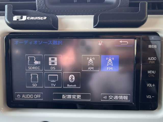 トヨタ ＦＪクルーザー 神奈川県 2016(平28)年 4.6万km ホワイト 純正ディーラーナビ(CD/SD/BT/フルセグTV)/バックカメラ/Weds17ンチアルミ(KEELER FORCE)/BajaRackルーフラック/YAKIMAサイクルラック/リモコンキー/クルーズコントロール/パーキングセンサー/横滑り防止装置/アクティブトラクションコントロール/黒レザー調シートカバー/デジタルインナーミラー/ETC/純正フロアマット/純正ドアバイザー/スペアキー×1/保証書/取扱説明書