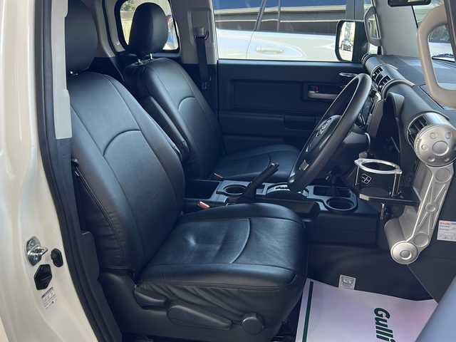 トヨタ ＦＪクルーザー 神奈川県 2016(平28)年 4.6万km ホワイト 純正ディーラーナビ(CD/SD/BT/フルセグTV)/バックカメラ/Weds17ンチアルミ(KEELER FORCE)/BajaRackルーフラック/YAKIMAサイクルラック/リモコンキー/クルーズコントロール/パーキングセンサー/横滑り防止装置/アクティブトラクションコントロール/黒レザー調シートカバー/デジタルインナーミラー/ETC/純正フロアマット/純正ドアバイザー/スペアキー×1/保証書/取扱説明書