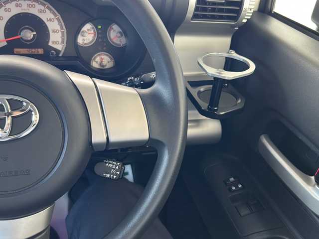 トヨタ ＦＪクルーザー 神奈川県 2016(平28)年 4.6万km ホワイト 純正ディーラーナビ(CD/SD/BT/フルセグTV)/バックカメラ/Weds17ンチアルミ(KEELER FORCE)/BajaRackルーフラック/YAKIMAサイクルラック/リモコンキー/クルーズコントロール/パーキングセンサー/横滑り防止装置/アクティブトラクションコントロール/黒レザー調シートカバー/デジタルインナーミラー/ETC/純正フロアマット/純正ドアバイザー/スペアキー×1/保証書/取扱説明書