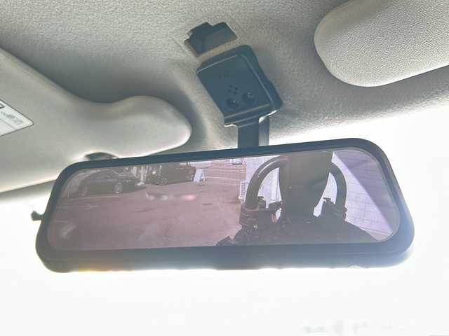 トヨタ ＦＪクルーザー 神奈川県 2016(平28)年 4.6万km ホワイト 純正ディーラーナビ(CD/SD/BT/フルセグTV)/バックカメラ/Weds17ンチアルミ(KEELER FORCE)/BajaRackルーフラック/YAKIMAサイクルラック/リモコンキー/クルーズコントロール/パーキングセンサー/横滑り防止装置/アクティブトラクションコントロール/黒レザー調シートカバー/デジタルインナーミラー/ETC/純正フロアマット/純正ドアバイザー/スペアキー×1/保証書/取扱説明書