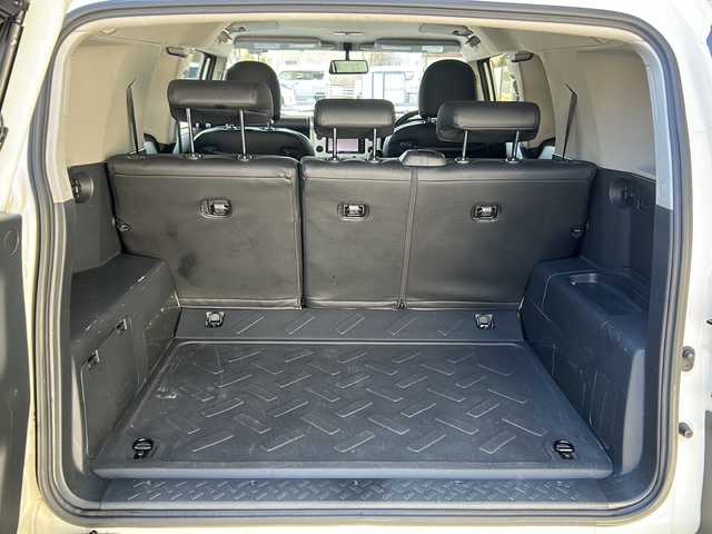 トヨタ ＦＪクルーザー 神奈川県 2016(平28)年 4.6万km ホワイト 純正ディーラーナビ(CD/SD/BT/フルセグTV)/バックカメラ/Weds17ンチアルミ(KEELER FORCE)/BajaRackルーフラック/YAKIMAサイクルラック/リモコンキー/クルーズコントロール/パーキングセンサー/横滑り防止装置/アクティブトラクションコントロール/黒レザー調シートカバー/デジタルインナーミラー/ETC/純正フロアマット/純正ドアバイザー/スペアキー×1/保証書/取扱説明書