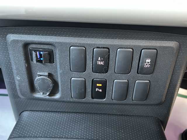 トヨタ ＦＪクルーザー 神奈川県 2016(平28)年 4.6万km ホワイト 純正ディーラーナビ(CD/SD/BT/フルセグTV)/バックカメラ/Weds17ンチアルミ(KEELER FORCE)/BajaRackルーフラック/YAKIMAサイクルラック/リモコンキー/クルーズコントロール/パーキングセンサー/横滑り防止装置/アクティブトラクションコントロール/黒レザー調シートカバー/デジタルインナーミラー/ETC/純正フロアマット/純正ドアバイザー/スペアキー×1/保証書/取扱説明書