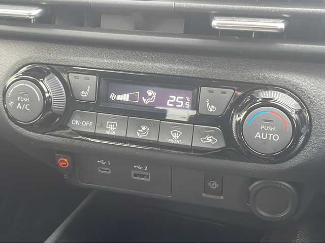 日産 オーラ G FOUR レザーエディション 岩手県 2022(令4)年 7.7万km 黒 ＢＯＳＥサウンド　純正９型ナビ　プロパイロット　全周囲Ｃ　ＨＤＭＩ　デジタルインナーミラー　本革シートヒーター　ＧＰＳレーダー　キャンセラー付フルセグ　ＥＴＣ２．　Ｑｉワイヤレス充電　ドラレコ　ＢＳＭ