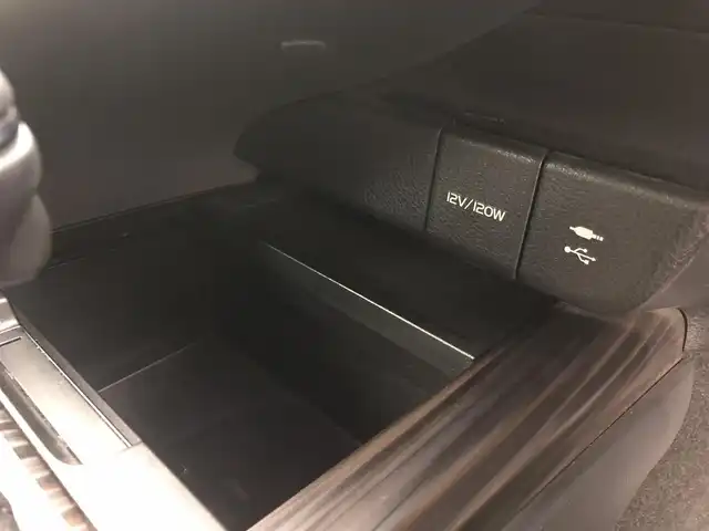 トヨタ カムリ G 愛知県 2018(平30)年 4万km エモーショナルレッド トヨタセーフティセンス/　・プリクラッシュセーフティ/　・アダプティブクルーズコントロール/　・レーンキープアシスト/　・クリアランスソナー/純正ナビ/　ＢＴ／フルセグＴＶ／ＡｐｐｌｅＣａｒＰｌａｙ／ＡｎｄｒｏｉｄＡｕｔｏ）/バックカメラ/ＥＴＣ/純正ドラレコ/運転席パワーシート/純正１７インチＡＷ