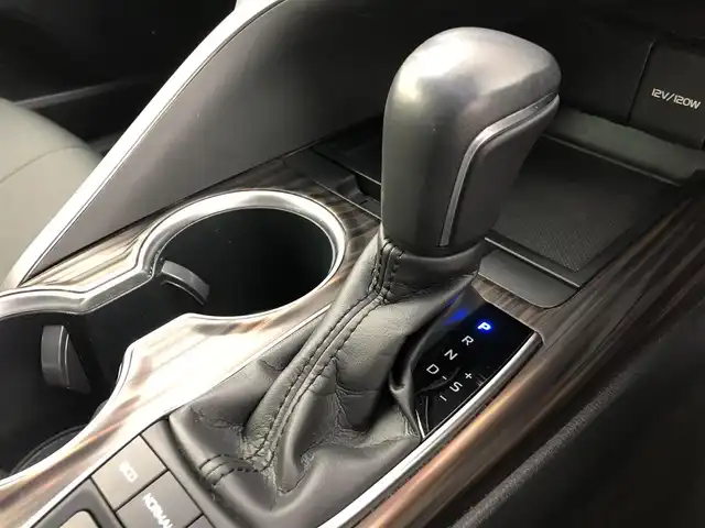 トヨタ カムリ G 愛知県 2018(平30)年 4万km エモーショナルレッド トヨタセーフティセンス/　・プリクラッシュセーフティ/　・アダプティブクルーズコントロール/　・レーンキープアシスト/　・クリアランスソナー/純正ナビ/　ＢＴ／フルセグＴＶ／ＡｐｐｌｅＣａｒＰｌａｙ／ＡｎｄｒｏｉｄＡｕｔｏ）/バックカメラ/ＥＴＣ/純正ドラレコ/運転席パワーシート/純正１７インチＡＷ