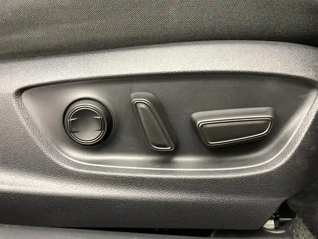 トヨタ カムリ G 愛知県 2018(平30)年 4万km エモーショナルレッド トヨタセーフティセンス/　・プリクラッシュセーフティ/　・アダプティブクルーズコントロール/　・レーンキープアシスト/　・クリアランスソナー/純正ナビ/　ＢＴ／フルセグＴＶ／ＡｐｐｌｅＣａｒＰｌａｙ／ＡｎｄｒｏｉｄＡｕｔｏ）/バックカメラ/ＥＴＣ/純正ドラレコ/運転席パワーシート/純正１７インチＡＷ