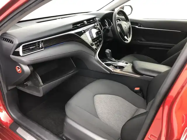 トヨタ カムリ G 愛知県 2018(平30)年 4万km エモーショナルレッド トヨタセーフティセンス/　・プリクラッシュセーフティ/　・アダプティブクルーズコントロール/　・レーンキープアシスト/　・クリアランスソナー/純正ナビ/　ＢＴ／フルセグＴＶ／ＡｐｐｌｅＣａｒＰｌａｙ／ＡｎｄｒｏｉｄＡｕｔｏ）/バックカメラ/ＥＴＣ/純正ドラレコ/運転席パワーシート/純正１７インチＡＷ
