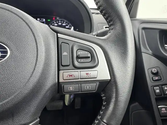 スバル フォレスター S－リミテッド スマートED 愛知県 2018(平30)年 4.1万km クリスタルホワイトP 社外ナビ（CARROZZERIA）/（フルセグ／ＢＴ／ＣＤ／ＤＶＤ）　/レーダークルーズコントロール/パドルシフト/バックカメラ/衝突被害軽減システム　/ハーフレザーシート/前席シートヒーター/レーンキープアシスト/フルフラットシート/ＥＴＣ/純正ＡＷ/ＳＲＨ