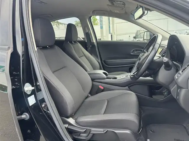 ホンダ ヴェゼル X ホンダセンシング 三重県 2018(平30)年 5.6万km クリスタルブラックパール ホンダセンシング/アイドリングストップ/カロッツエリアメモリナビ・地デジTV/・DVD/CD/・Bluetooth/バックカメラ/レーダークルーズコントロール/レーンディパーチャーアラート/セルスターGPSレーダー探知機/ビルトインETC/純正16インチアルミホイール/LEDヘッドライト/・オートライト/フォグライト/プッシュエンジンスタート/スマートキー×2/新車時保証書/取扱説明書