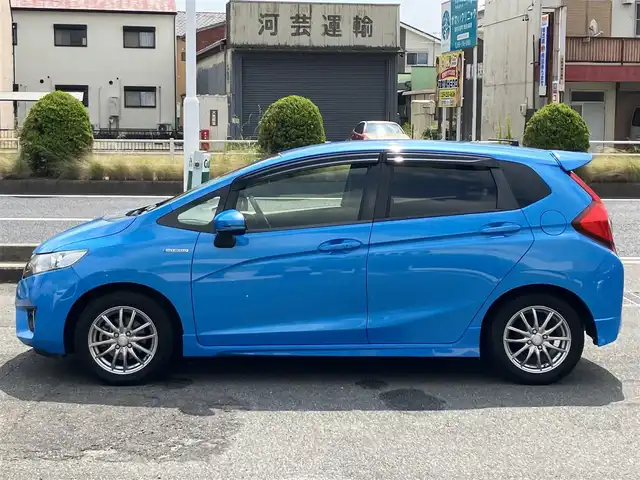 ホンダ フィット ハイブリット Sパッケージ 三重県 2014(平26)年 12万km ビビットスカイブルーP 車検R9年1月25日/♪純正インターナビ/ ・フルセグ・CD/DVD再生/ ・Bluetooth・HDMI/ ・USB/♪バックカメラ/♪シティブレーキアクティブシステム(CTBA)/♪クルーズコントロール/♪スマートキー/♪プッシュスタート/♪LEDヘッドライト/♪フォグライト/♪オートライト/♪ウィンカーミラー/♪アイドリングストップ/♪革巻ステアリング/♪ステアリングスイッチ/♪パドルシフト/♪ビルトインETC/♪フロアマット/♪ドアバイザー/♪プライバシーガラス/♪電格ミラー/♪サイド/カーテンエアバック
