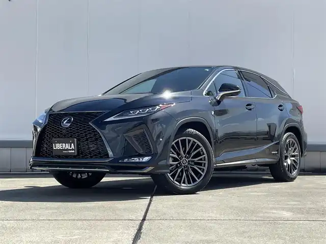 レクサス ＲＸ 450h Fスポーツ 東京都 2021(令3)年 1.5万km グラファイトブラックガラスフレーク 純正ナビ/全方位カメラ/サンルーフ/パワーバックドア/ヘッドアップディスプレイ/ステアリングヒーター/パドルシフト/ETC2.0/レーダークルーズコントロール/BSM/レーンキープ/スマートキー/プッシュスタート/アイドリングストップ/レザーシート/シートヒーター/純正フロアマット/ルーフレール/電動格納ミラー/衝突軽減ブレーキ/純正アルミホイール