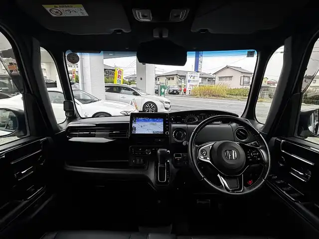 ホンダ Ｎ ＢＯＸ カスタム L ターボ 熊本県 2022(令4)年 4.1万km プラチナホワイトパール 純正８インチナビ（VXU-227NBi）/【フルセグTV/CD/DVD/Bluetooth】/バックカメラ/両側パワースライドドア/レーダークルーズコントロール/衝突被害軽減装置/レーンキープアシスト/パドルシフト/アイドリングストップ/ハーフレザーシート/シートヒーター/社外15インチAW/前後ドライブレコーダー/ビルトインETC/オートLEDヘッドライト/プッシュスタート/ステアリングスイッチ/純正フロアマット/純正ドアバイザー/横滑り防止/盗難防止装置/保証書/取扱説明書