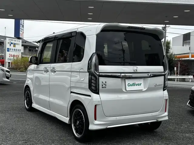 ホンダ Ｎ ＢＯＸ カスタム L ターボ 熊本県 2022(令4)年 4.1万km プラチナホワイトパール 純正８インチナビ（VXU-227NBi）/【フルセグTV/CD/DVD/Bluetooth】/バックカメラ/両側パワースライドドア/レーダークルーズコントロール/衝突被害軽減装置/レーンキープアシスト/パドルシフト/アイドリングストップ/ハーフレザーシート/シートヒーター/社外15インチAW/前後ドライブレコーダー/ビルトインETC/オートLEDヘッドライト/プッシュスタート/ステアリングスイッチ/純正フロアマット/純正ドアバイザー/横滑り防止/盗難防止装置/保証書/取扱説明書