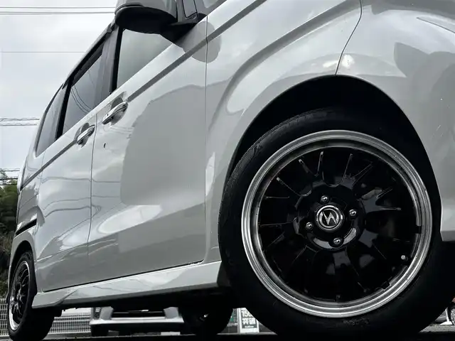 ホンダ Ｎ ＢＯＸ カスタム L ターボ 熊本県 2022(令4)年 4.1万km プラチナホワイトパール 純正８インチナビ（VXU-227NBi）/【フルセグTV/CD/DVD/Bluetooth】/バックカメラ/両側パワースライドドア/レーダークルーズコントロール/衝突被害軽減装置/レーンキープアシスト/パドルシフト/アイドリングストップ/ハーフレザーシート/シートヒーター/社外15インチAW/前後ドライブレコーダー/ビルトインETC/オートLEDヘッドライト/プッシュスタート/ステアリングスイッチ/純正フロアマット/純正ドアバイザー/横滑り防止/盗難防止装置/保証書/取扱説明書