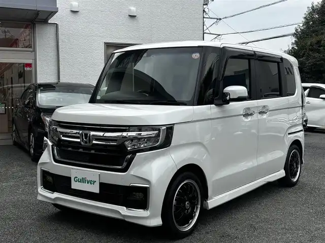 ホンダ Ｎ ＢＯＸ カスタム L ターボ 熊本県 2022(令4)年 4.1万km プラチナホワイトパール 純正８インチナビ（VXU-227NBi）/【フルセグTV/CD/DVD/Bluetooth】/バックカメラ/両側パワースライドドア/レーダークルーズコントロール/衝突被害軽減装置/レーンキープアシスト/パドルシフト/アイドリングストップ/ハーフレザーシート/シートヒーター/社外15インチAW/前後ドライブレコーダー/ビルトインETC/オートLEDヘッドライト/プッシュスタート/ステアリングスイッチ/純正フロアマット/純正ドアバイザー/横滑り防止/盗難防止装置/保証書/取扱説明書