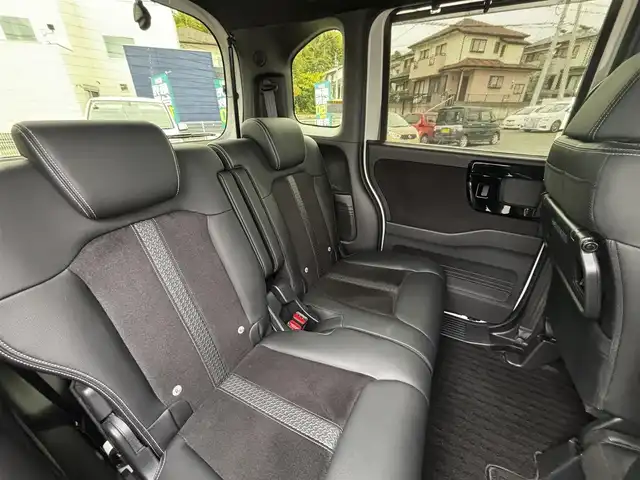 ホンダ Ｎ ＢＯＸ カスタム L ターボ 熊本県 2022(令4)年 4.1万km プラチナホワイトパール 純正８インチナビ（VXU-227NBi）/【フルセグTV/CD/DVD/Bluetooth】/バックカメラ/両側パワースライドドア/レーダークルーズコントロール/衝突被害軽減装置/レーンキープアシスト/パドルシフト/アイドリングストップ/ハーフレザーシート/シートヒーター/社外15インチAW/前後ドライブレコーダー/ビルトインETC/オートLEDヘッドライト/プッシュスタート/ステアリングスイッチ/純正フロアマット/純正ドアバイザー/横滑り防止/盗難防止装置/保証書/取扱説明書