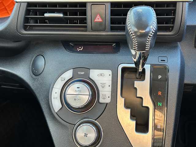 トヨタ シエンタ ハイブリッド ファンベースG 岐阜県 2021(令3)年 8.6万km ブラックマイカ/ベージュ 2トーン 登録時走行距離85435km/純正9インチナビ/全方位カメラ/フルセグテレビ/バックカメラ/両側パワースライドドア/クルーズコントロール/レーンキープアシスト/プリクラッシュ/ドライブレコーダー/シートヒーター/ステアリングヒーター/純正ホイールサマータイヤ有/ツートンカラー/禁煙車/ETC/フォグランプ/LEDヘッドライト