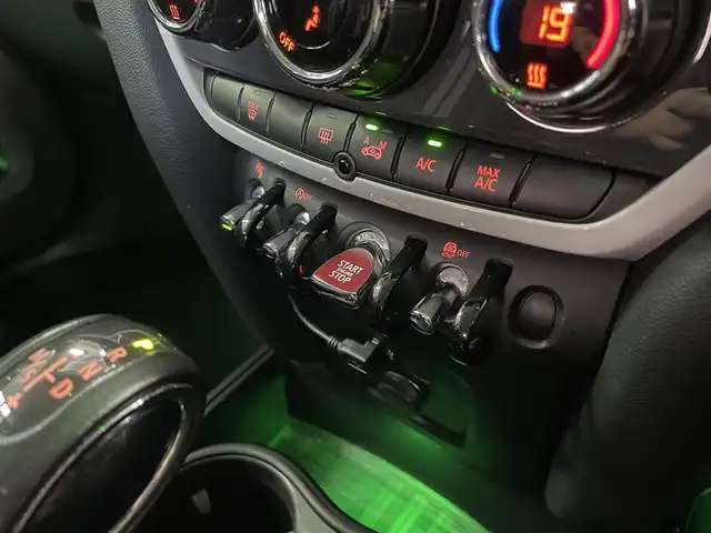 ＭＩＮＩ ミニ クロスオーバー クーパー S 兵庫県 2019(平31)年 5.3万km ライトホワイト ライトホワイトソリッド/純正ナビ/バックカメラ/ＥＴＣ/前後コーナーセンサー/LEDヘッドライト/ACC/スマートキー
