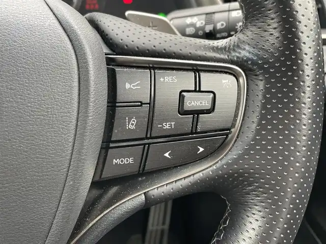 レクサス ＥＳ 300h Fスポーツ 滋賀県 2021(令3)年 4.6万km プラチナムシルバーメタリック ムーンルーフ/純正１２，３インチナビ/（CD/DVD/フルセグ/BT/USB）/パノラミックビューモニター/マークレビンソン/ヘッドアップディスプレイ/３眼LEDヘッドライト/プリクラッシュセーフティ/レーントレーシングアシスト/レーダークルーズコントロール/オートハイビーム/コーナーセンサー/ブラインドスポットモニター/前席パワーシート（メモリ付き）/前席シートヒーター/前席エアシート/ステアリングヒーター/ビルトインETC/前後ドライブレコーダー/電動リアサンシェード/電動リアゲート/純正フロアマット/純正19インチアルミホイール