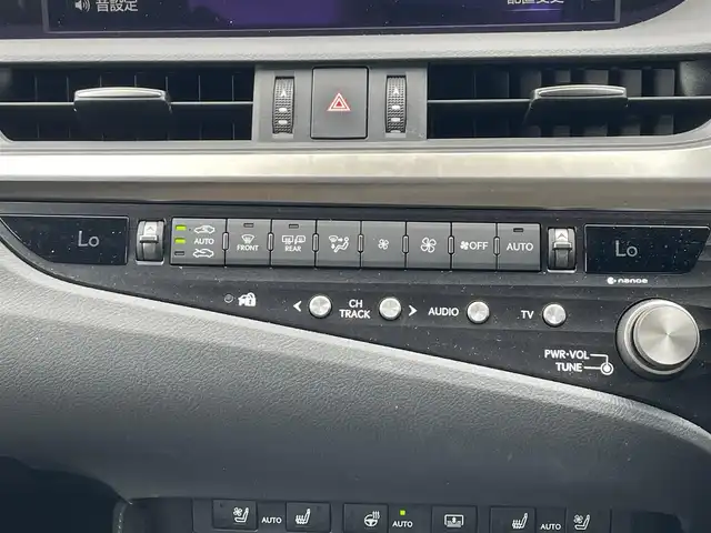 レクサス ＥＳ 300h Fスポーツ 滋賀県 2021(令3)年 4.6万km プラチナムシルバーメタリック ムーンルーフ/純正１２，３インチナビ/（CD/DVD/フルセグ/BT/USB）/パノラミックビューモニター/マークレビンソン/ヘッドアップディスプレイ/３眼LEDヘッドライト/プリクラッシュセーフティ/レーントレーシングアシスト/レーダークルーズコントロール/オートハイビーム/コーナーセンサー/ブラインドスポットモニター/前席パワーシート（メモリ付き）/前席シートヒーター/前席エアシート/ステアリングヒーター/ビルトインETC/前後ドライブレコーダー/電動リアサンシェード/電動リアゲート/純正フロアマット/純正19インチアルミホイール
