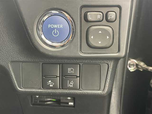 トヨタ カローラ フィールダー ハイブリッドG ダブルバイビー 愛知県 2016(平28)年 8万km ブラックマイカ 純正ナビ　フルセグＴＶ　Ｂｌｕｅｔｏｏｔｈ　バックカメラ　シートヒーター　黒ハーフレザー　セーフティセンス　衝突軽減　レーンキープ　オートハイビーム　ＬＥＤヘッドライト　ＥＴＣ　スマートキー　禁煙車