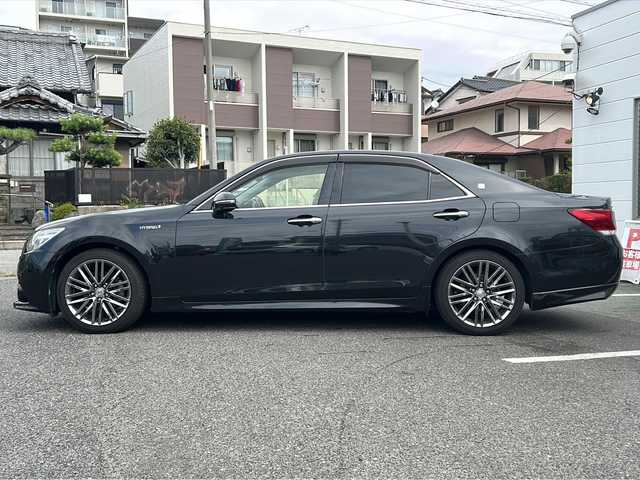 トヨタ クラウン ハイブリッド アスリートG 愛知県 2013(平25)年 7.8万km プレシャスブラックパール /禁煙車//メーカーナビ・フルセグTV//全方位モニター//ビルトインETC//黒革シート//ステアスイッチ//LEDオートライト//アダプティブハイビーム//クリアランスソナー//電動格納ミラーウインカー//純正１８インチアルミ//前席パワーシート//前席シートヒーター・エアシート//ハンドルヒーター//ドアバイザー//純正フロアマット//新車保証書/取扱説明書//スペアキー×１