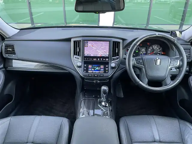 トヨタ クラウン ハイブリッド アスリートG 香川県 2013(平25)年 7.8万km プレシャスブラックパール プリクラッシュセーフティシステム/純正8インチナビゲーション/【AM/FM/BT/TV】/パノラミックビューモニター/ブラックレザーシート/シートヒーター/シートメモリー/ベンチレーション/インテリジェントクリアランスソナー/パワーシート/ビルトインETC/革巻きステアリング/ステアリングリモコン/レーダークルーズコントロール/HIDライト/フォグランプ/純正18インチアルミホイール/純正フロアマット/スマートキー/プッシュスタート