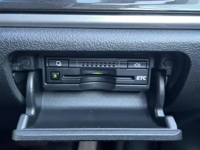 トヨタ クラウン ハイブリッド アスリートG 香川県 2013(平25)年 7.8万km プレシャスブラックパール プリクラッシュセーフティシステム/純正8インチナビゲーション/【AM/FM/BT/TV】/パノラミックビューモニター/ブラックレザーシート/シートヒーター/シートメモリー/ベンチレーション/インテリジェントクリアランスソナー/パワーシート/ビルトインETC/革巻きステアリング/ステアリングリモコン/レーダークルーズコントロール/HIDライト/フォグランプ/純正18インチアルミホイール/純正フロアマット/スマートキー/プッシュスタート